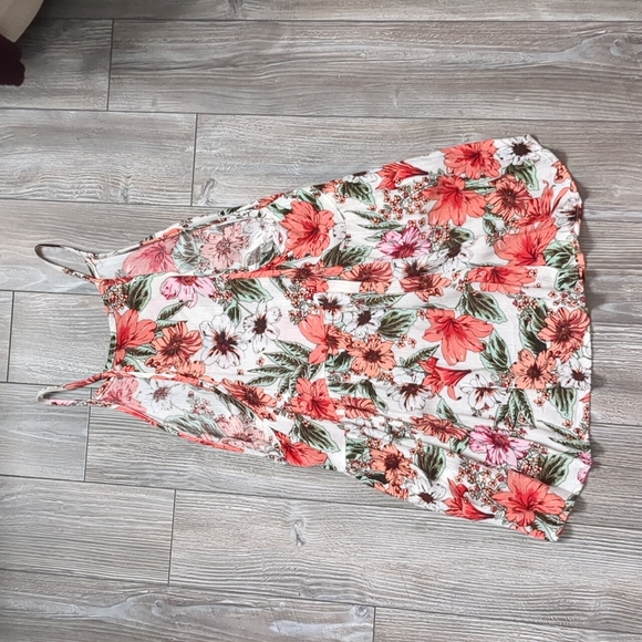 Final Touch Floral High Low Flowy Tank Small - Picture 3 of 4